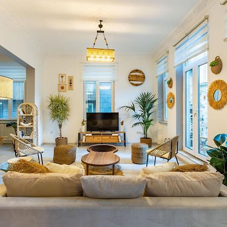 Apartamento Exceptional Flat 1 Min To Metro & Galata Tower Estambul Exterior foto