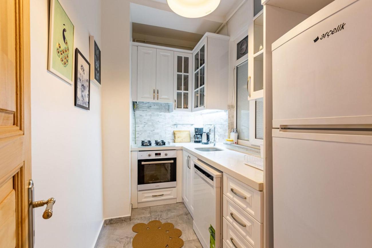 Apartamento Exceptional Flat 1 Min To Metro & Galata Tower Estambul Exterior foto