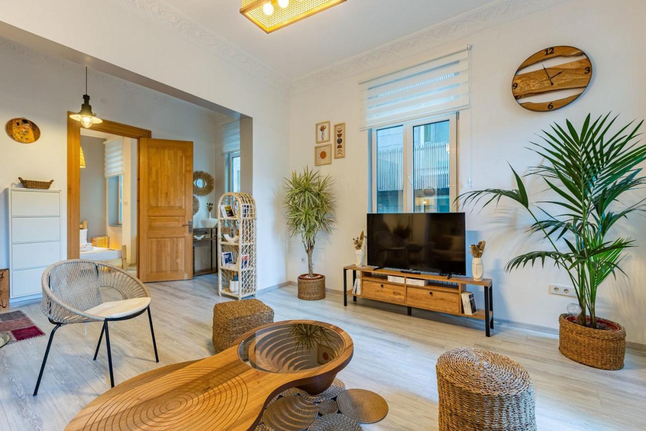 Apartamento Exceptional Flat 1 Min To Metro & Galata Tower Estambul Exterior foto