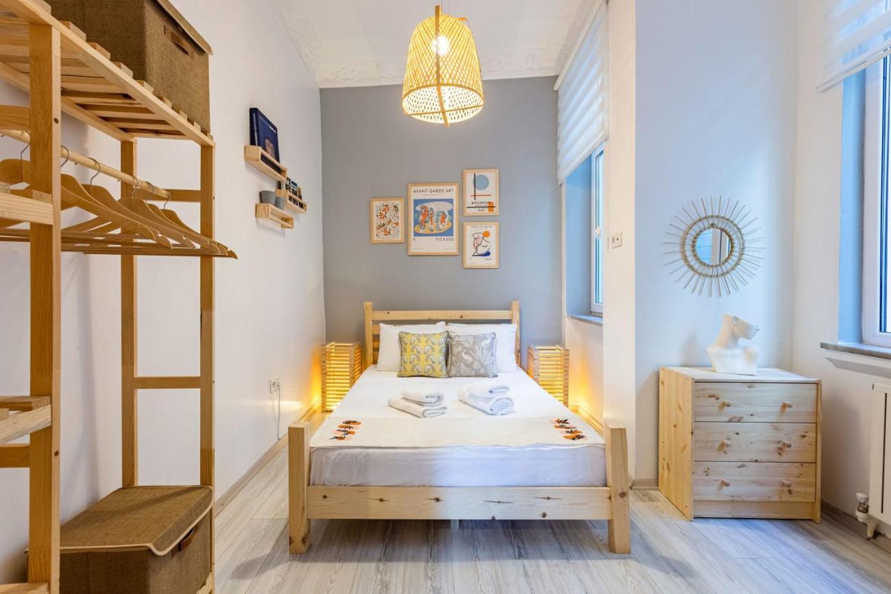 Apartamento Exceptional Flat 1 Min To Metro & Galata Tower Estambul Exterior foto