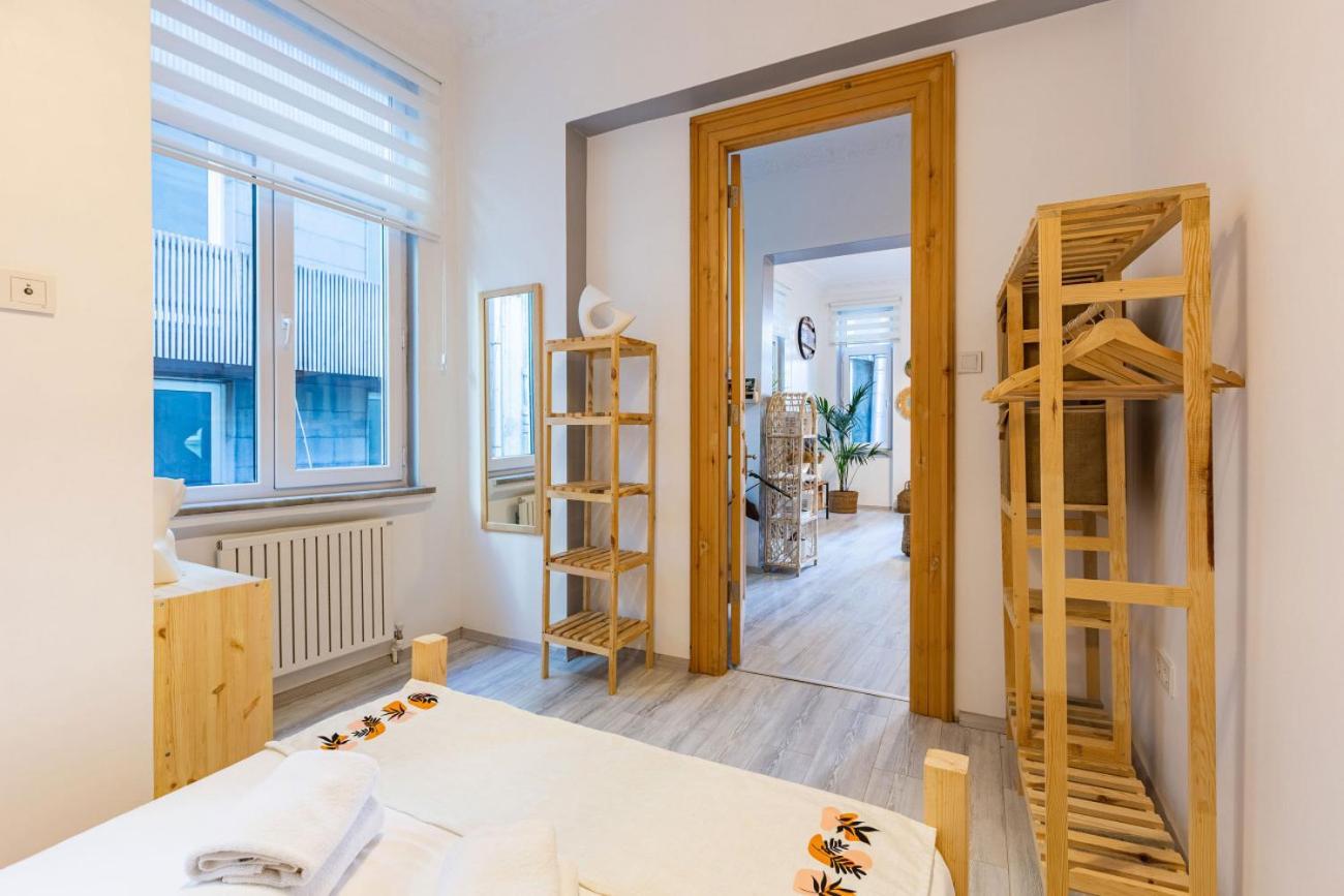 Apartamento Exceptional Flat 1 Min To Metro & Galata Tower Estambul Exterior foto