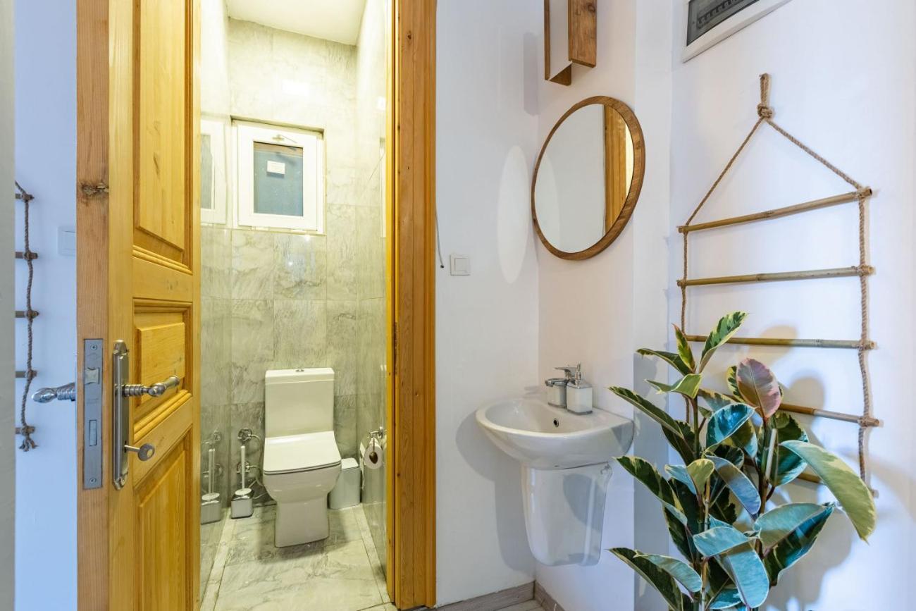 Apartamento Exceptional Flat 1 Min To Metro & Galata Tower Estambul Exterior foto
